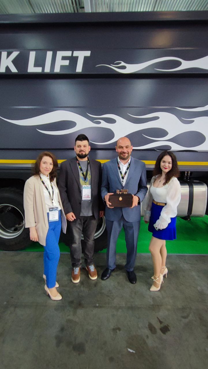 Самосвал FAWМеждународная выставка CTT EXPO Выставка строительной техники Купить самосвал FAW Мультилифт FAW